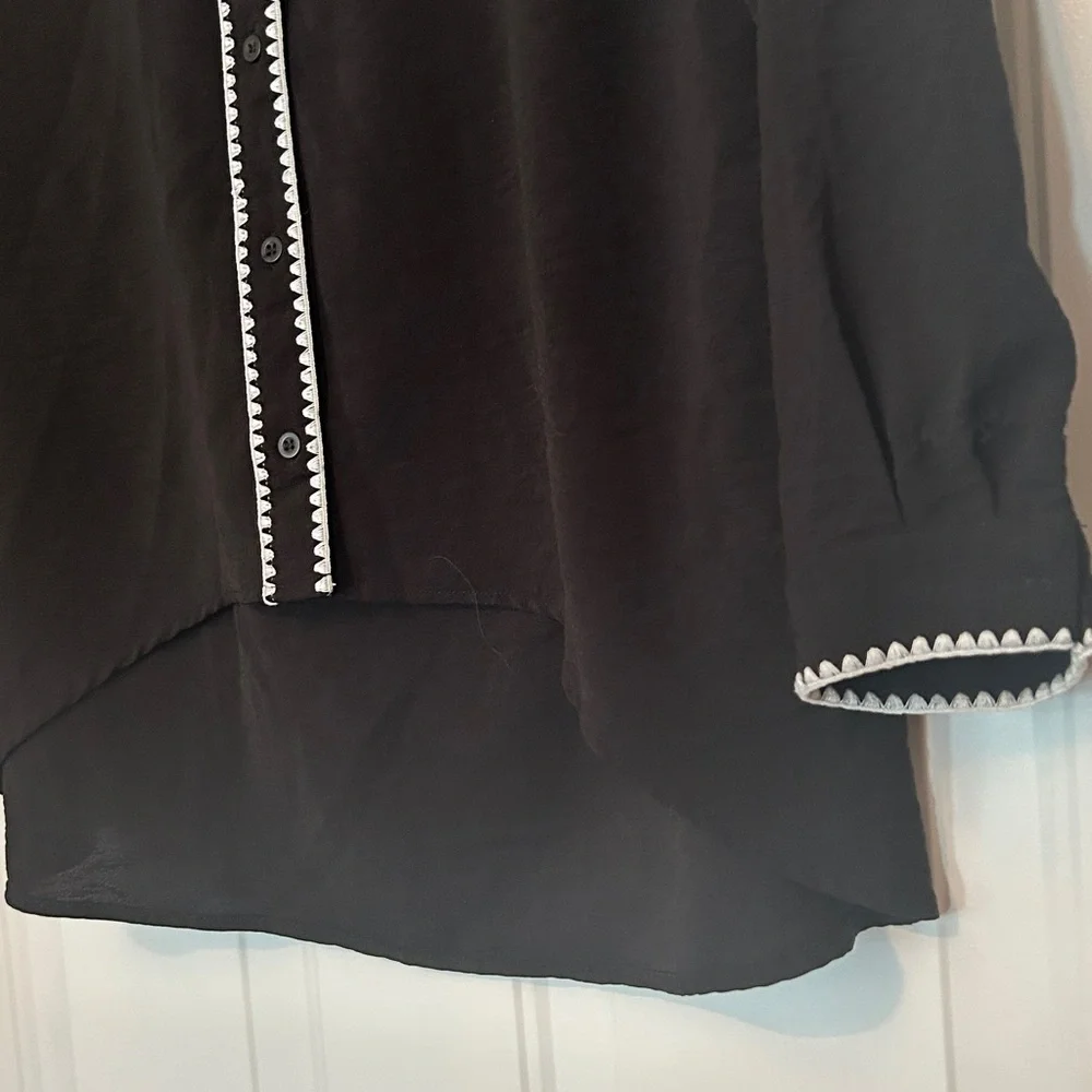Adrianna Papell Button Up Top M Black White Relaxed Embroidered Woven Career